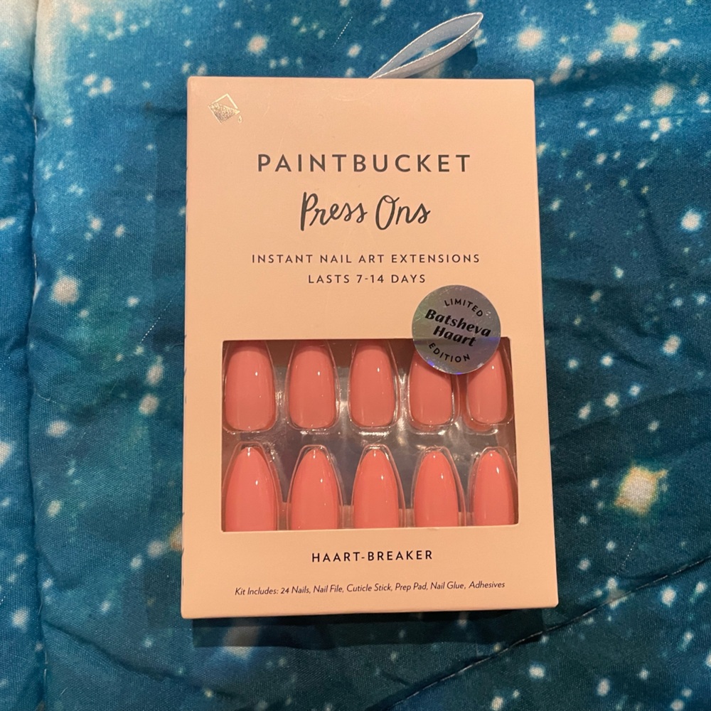 Paint bucket Nails Baatsheva Hart